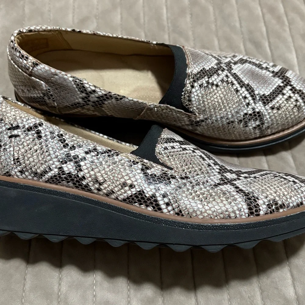 Clarks Women's Snakeskin Pattern Loafers - Picture 6 of 9